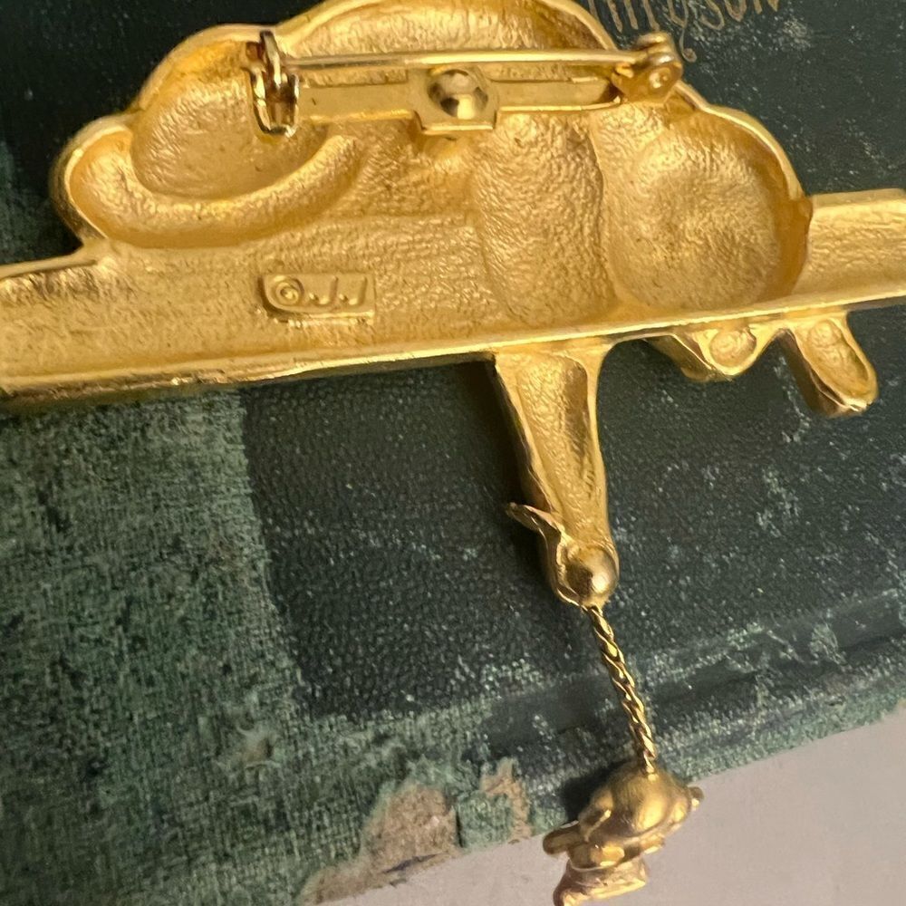 Vintage Gold Tone Cat and Mouse dangle JJ women’s Brooch/pin Jewelry. EUC. - Picture 5 of 6